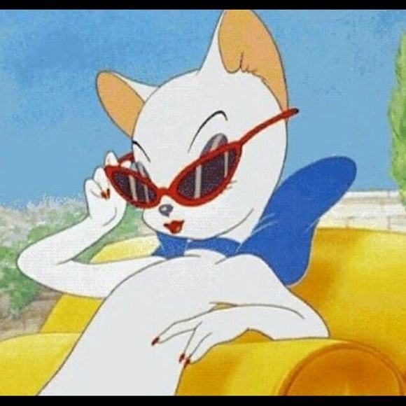 Meet your Posher, Claudia - Picture 1 of 1